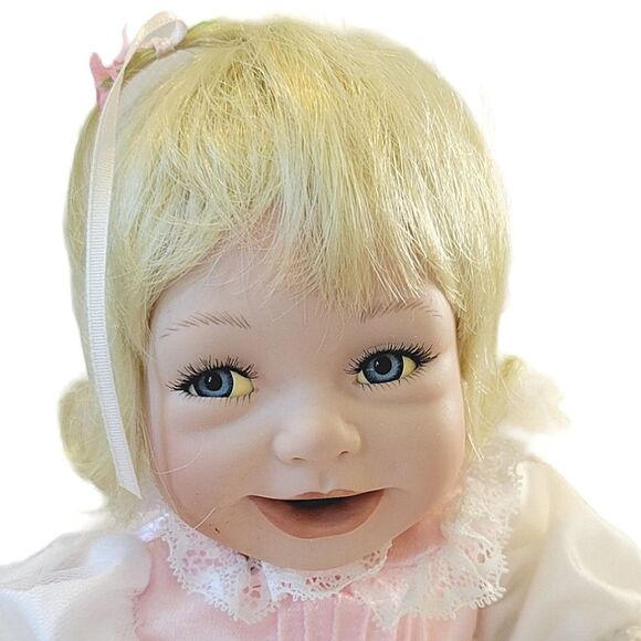 Vintage Ashton-Drake "I Wish You Love" Handcrafted Porcelain Doll 1994 - Picture 4 of 12